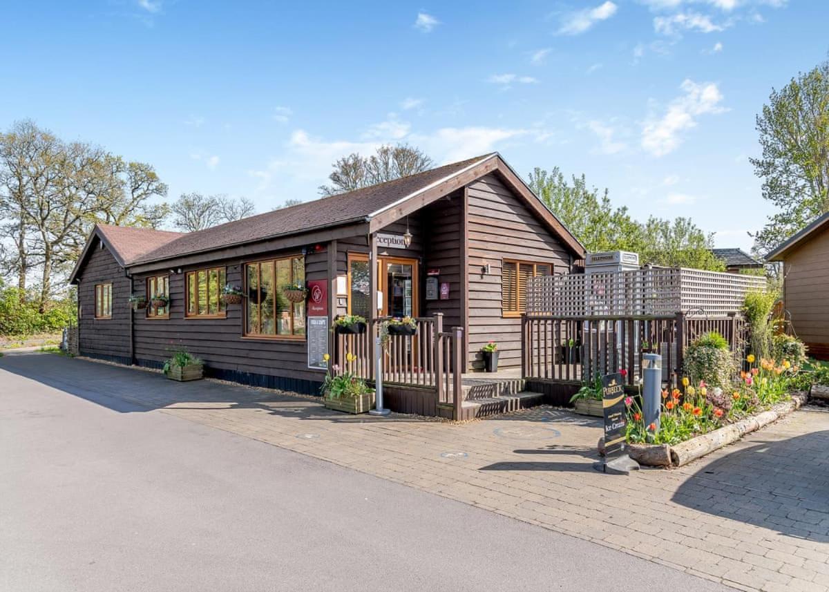 Wareham Forest Lodge Retreat Lytchett Minster Εξωτερικό φωτογραφία
